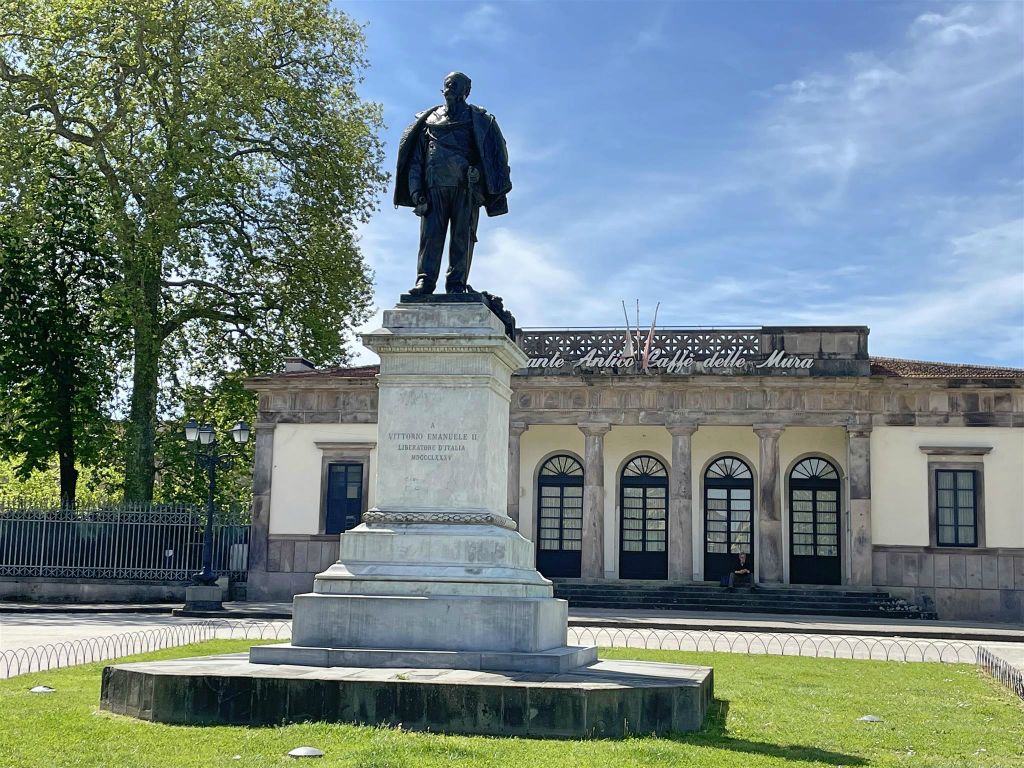 LUCCA - het Victor Emanuel II monument