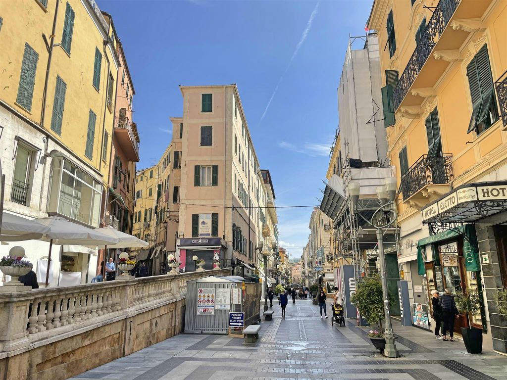 SAN REMO - de winkelstraat Via Giacomo Matteotti