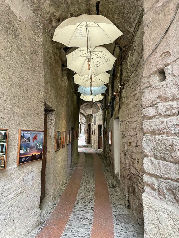 DOLCEACQUA - een steeg