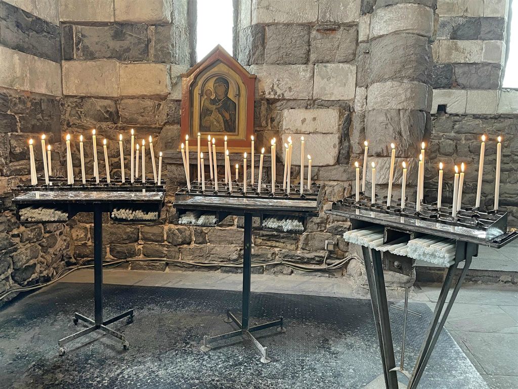 PORTOVENERE - binnen in de kerk van St. Peter