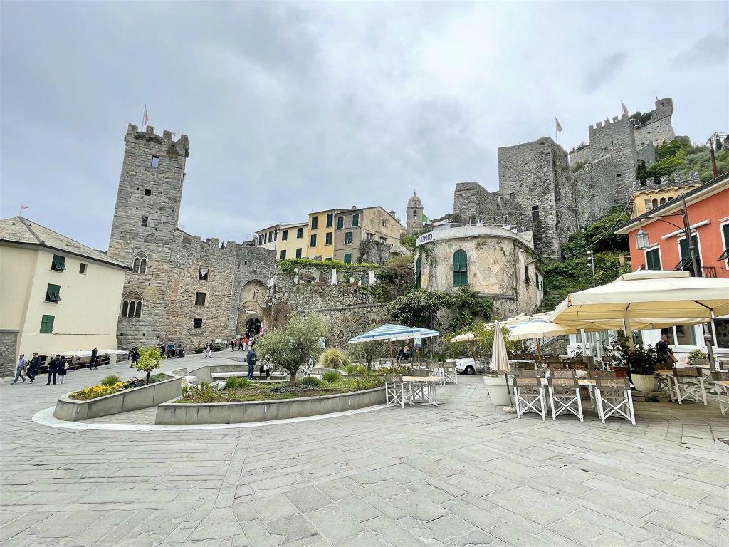 PORTOVENERE - het plein Piazza Giacomo Bastreri
