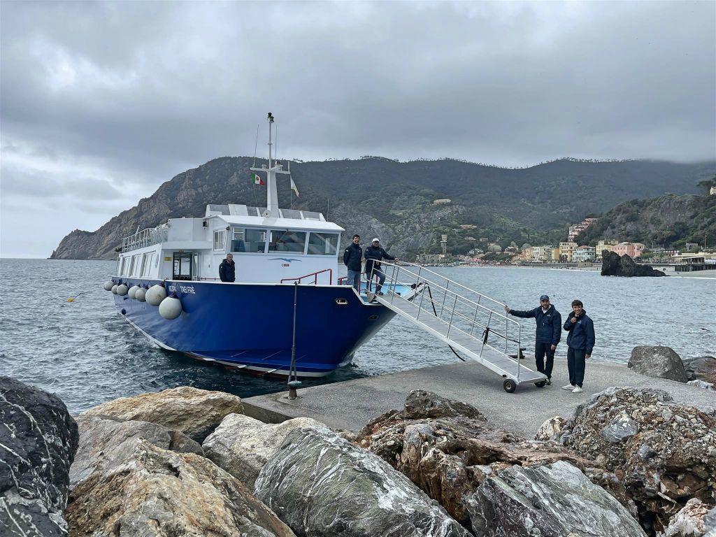 MONTEROSSO AL MARE - de veerboot waarmee we aangekomen waren