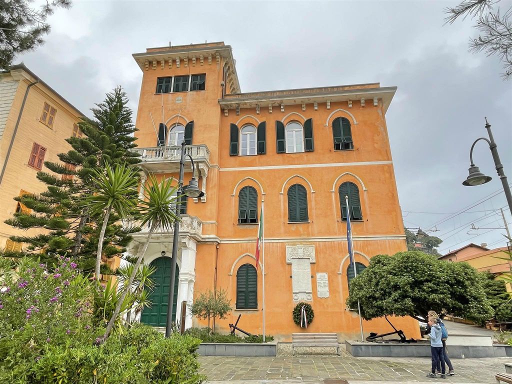 MONTEROSSO AL MARE - het gemeentehuis