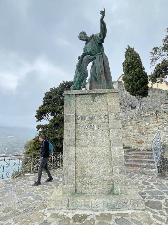 MONTEROSSO AL MARE - het St. Franciscus van Assisi monument