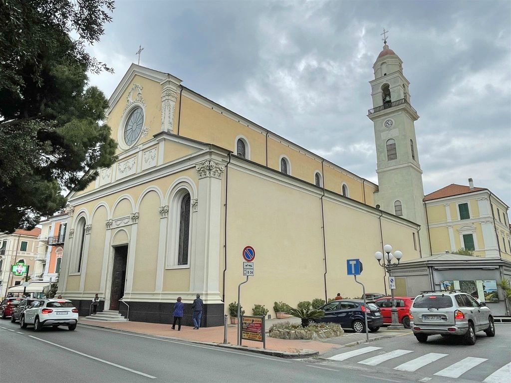DIANO MARINA - de kerk van Sant'Antonio Abate
