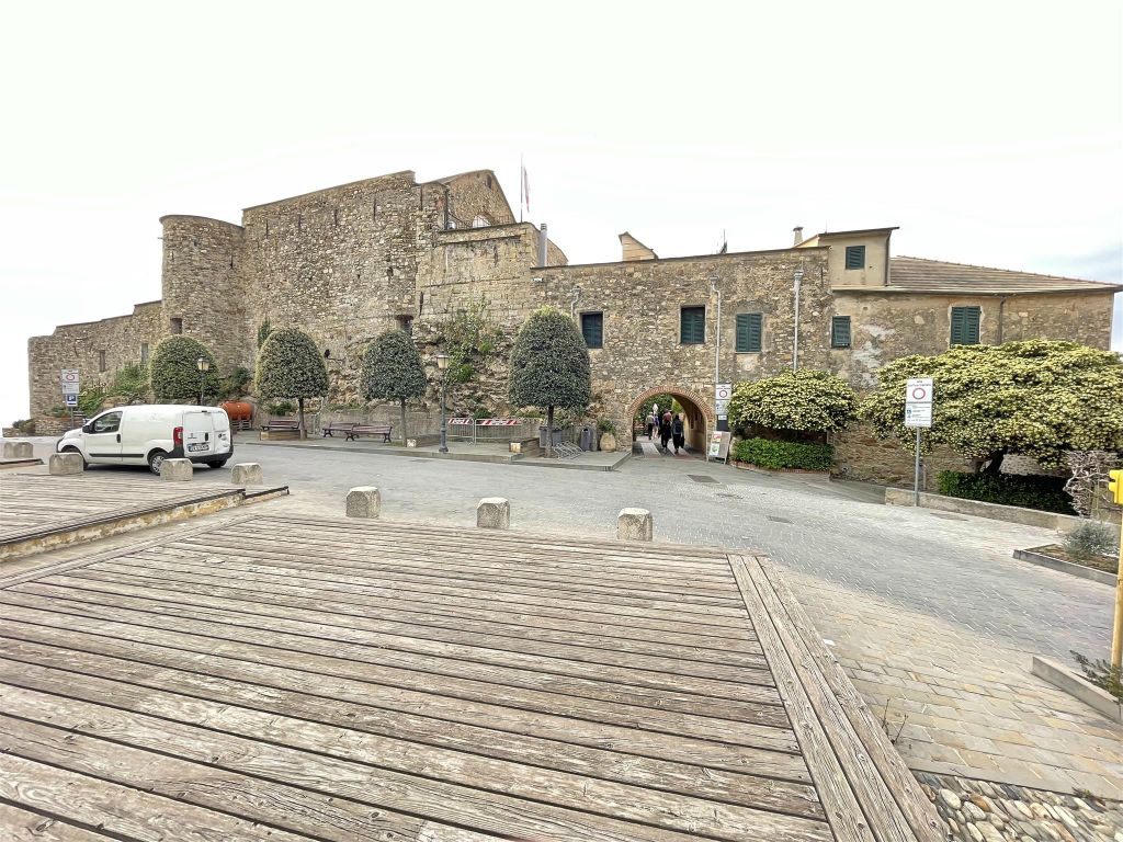 CERVO - het kasteel van Clavesana