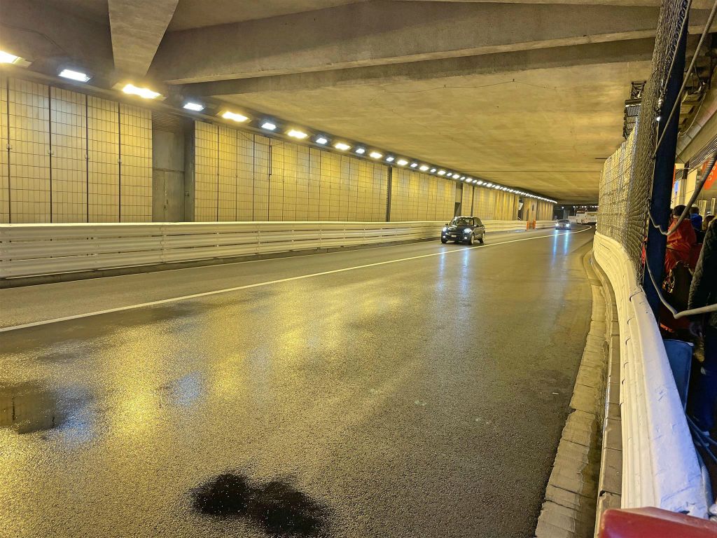 MONACO - de tunnel van het formule 1 stratencircuit