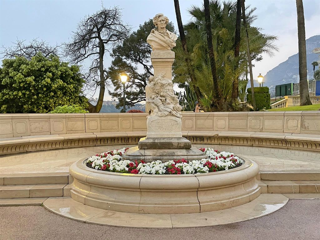 MONACO - een standbeeld ter ere van de Franse componist Hector Berlioz (1803-1869)