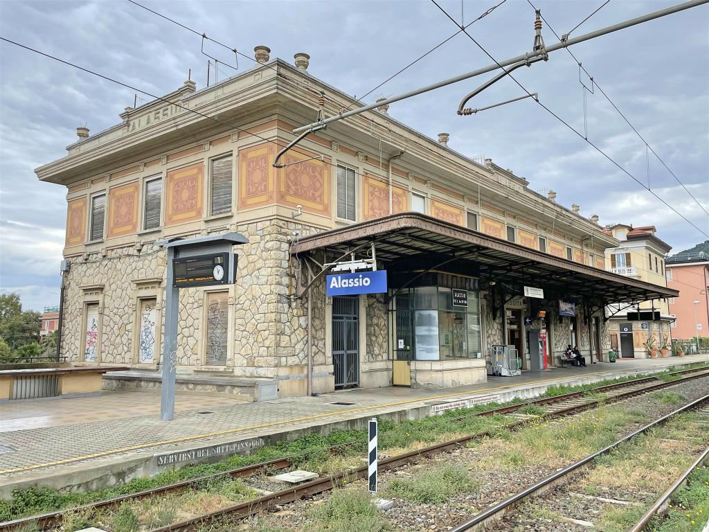 ALASSIO - het treinstation