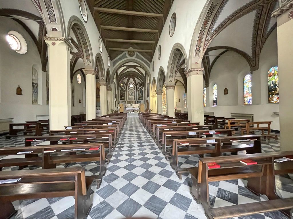 ALASSIO - binnen in de kerk van onze-lieve-vrouw van de engelen