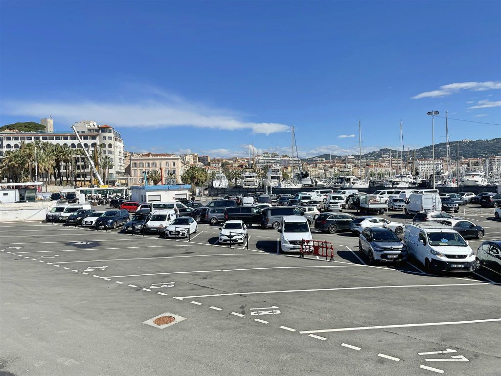 CANNES - een jachthaven