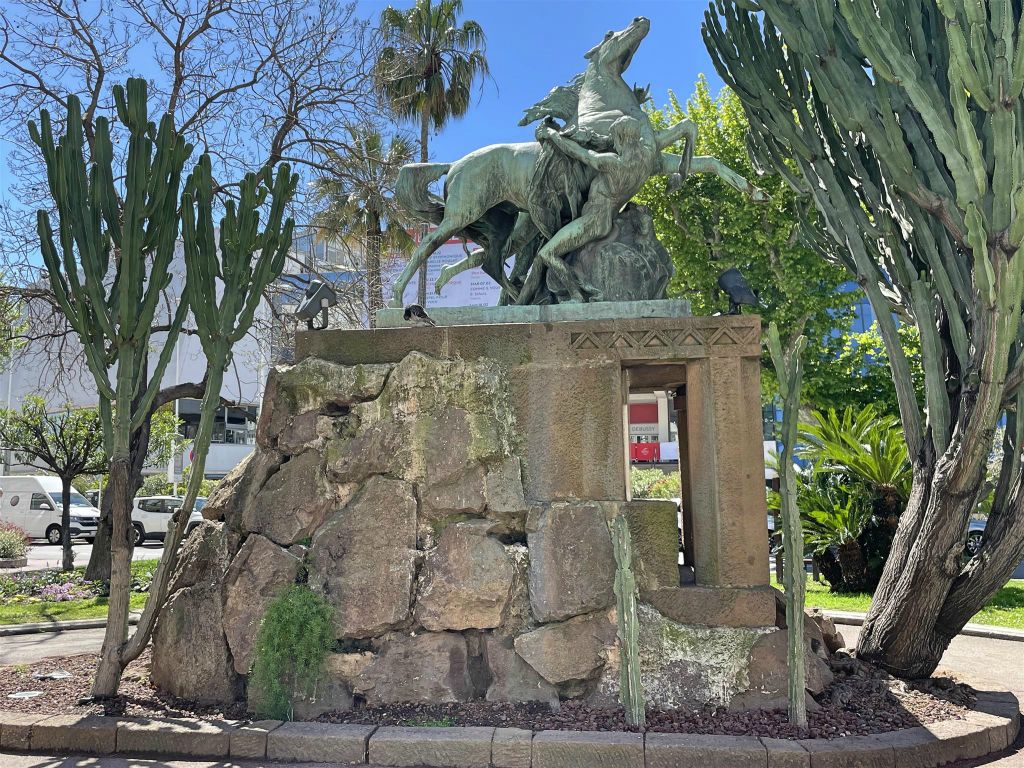 CANNES - een standbeeld