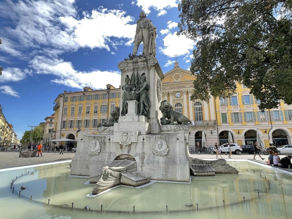 NICE - het Giuseppe Garibaldi monument