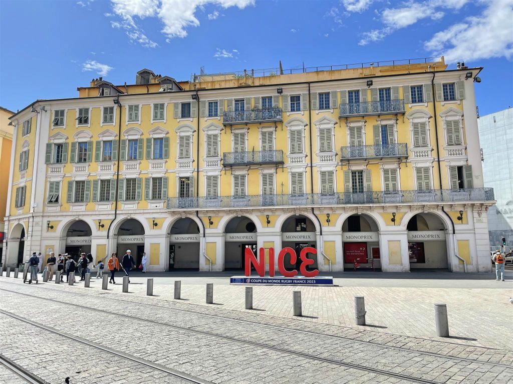 NICE - een gebouw