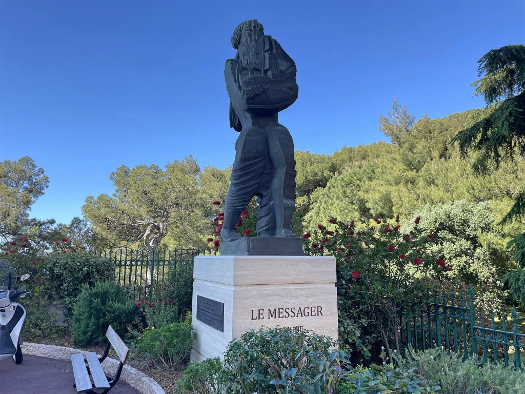 MONACO - het kunstwerk "Le Messager"