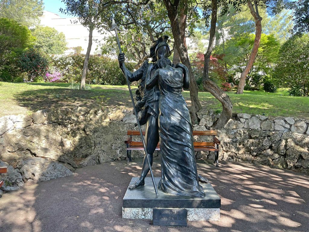 MONACO - de sculptuur "Ettore e Andromaca" in de St Martin-tuinen