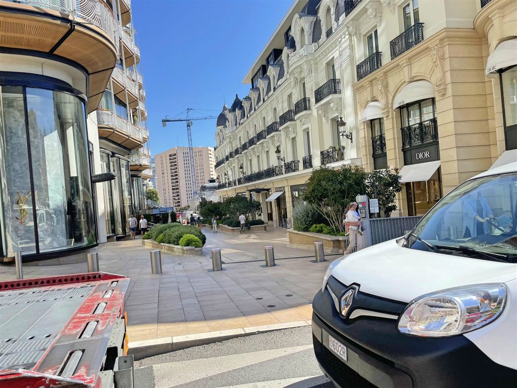 MONACO - de winkelstraat Av. des Beaux-Arts