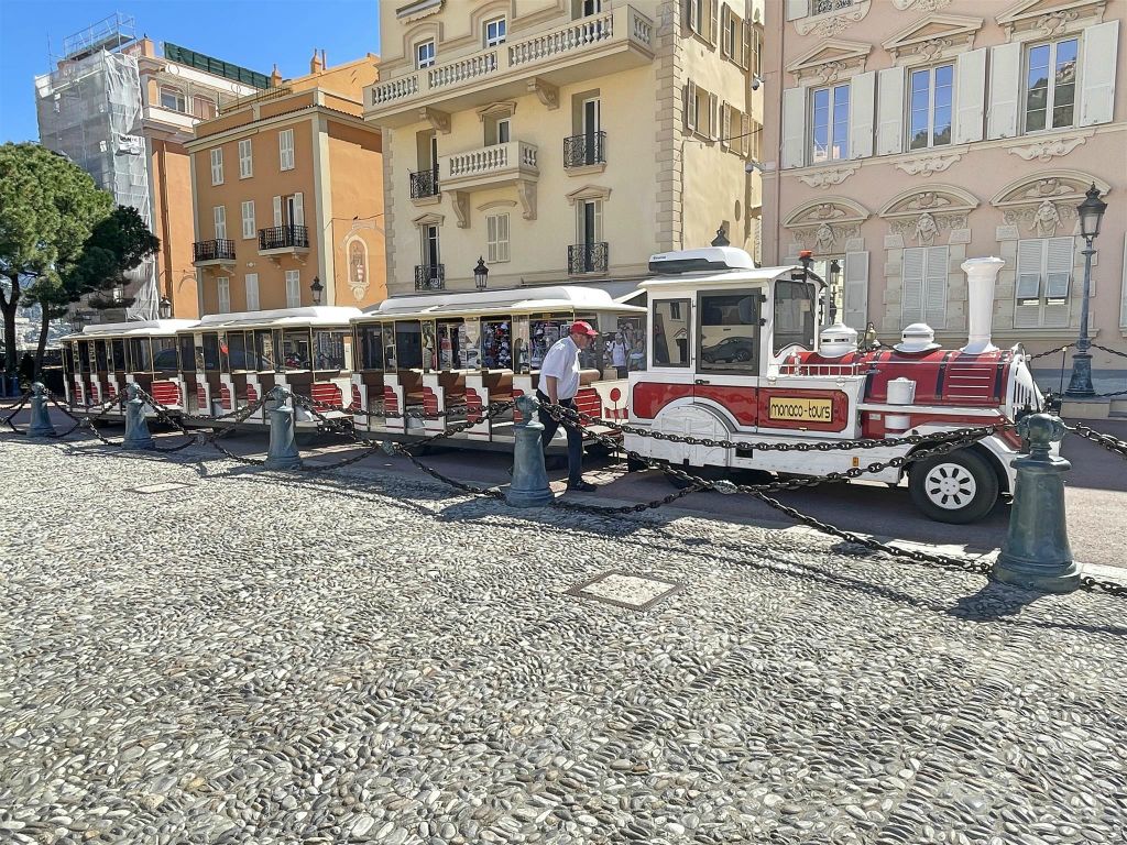 MONACO - de toeristentrein waarmee we een rondrit gemaakt hadden