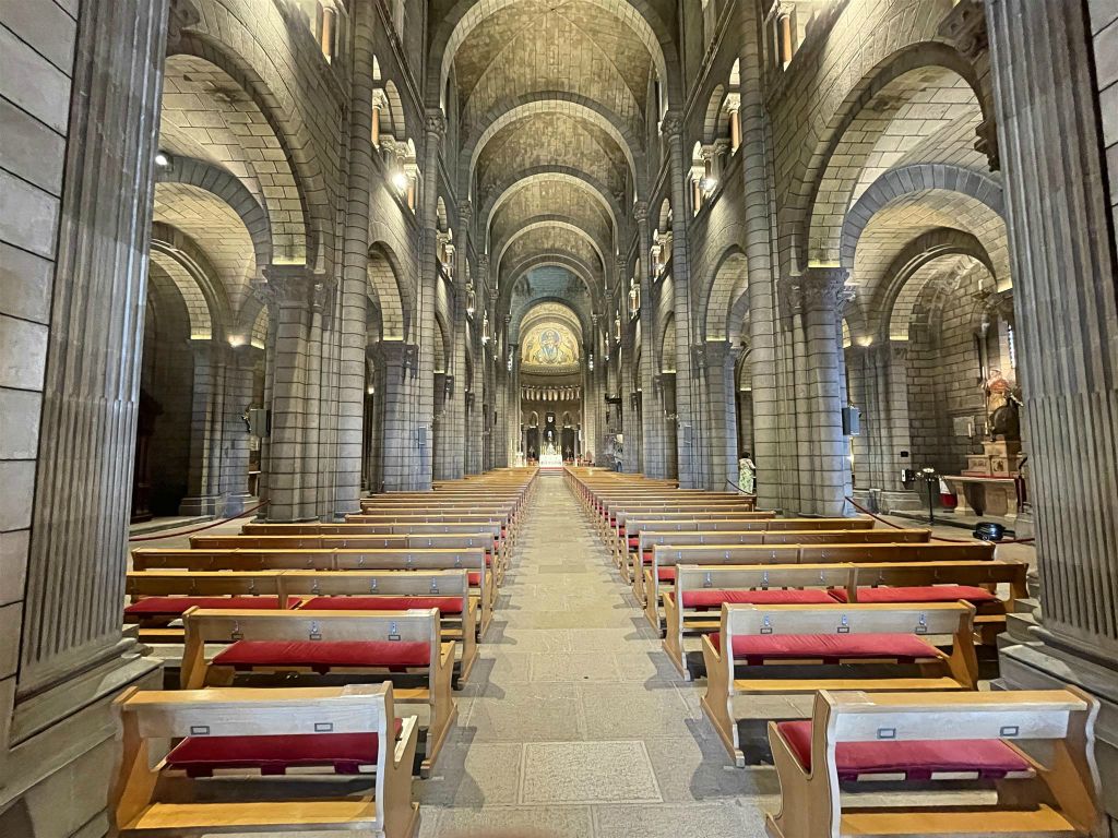 MONACO - binnen in de kathedraal van Monaco