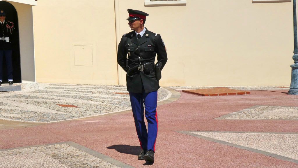 MONACO - een politieagent
