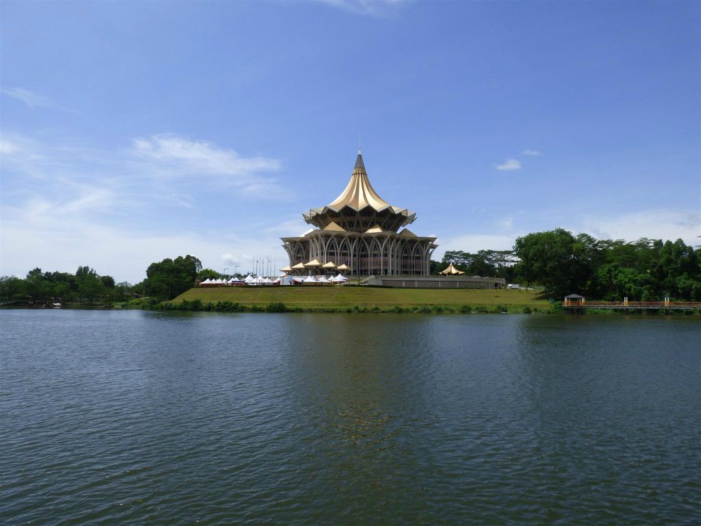 KUCHING - de Dewan Undangan Negeri Sarawak, een parlementsgebouw