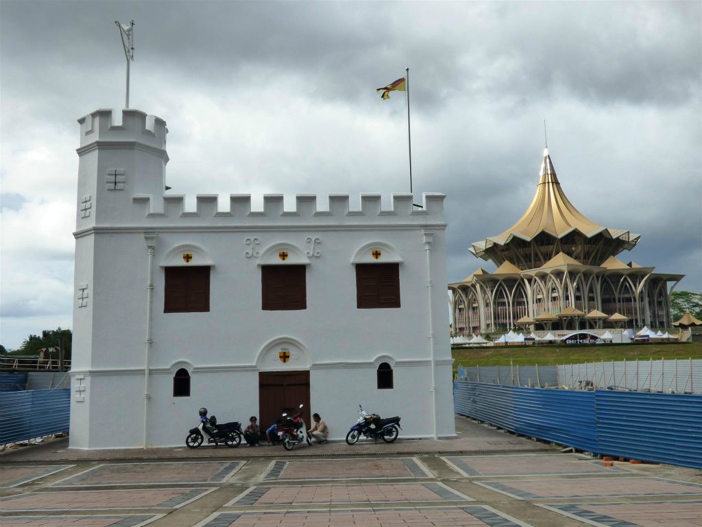 KUCHING - de Square Tower, een gevangenis uit 1879 dat tegenwoordig een multimedia-informatiecentrum is