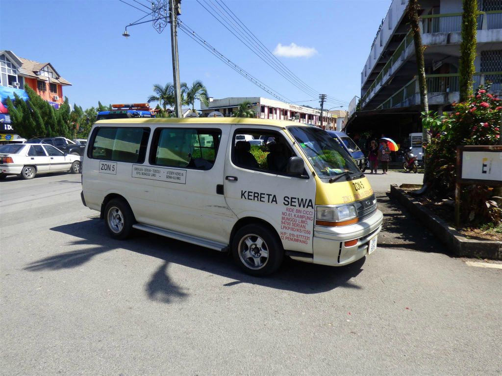 SERIAN - een minibus