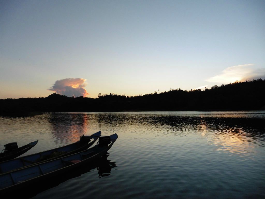 BATANG AI NATIONAL PARK - de zonsondergang bij het eerste IBAN longhouse