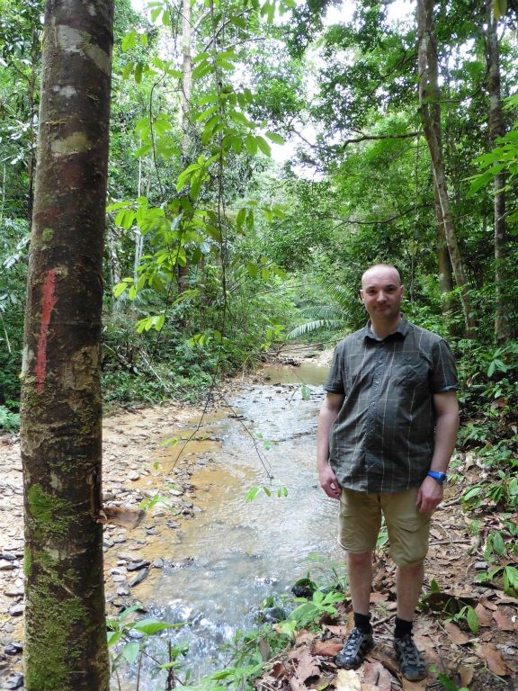 BATANG AI NATIONAL PARK - Carlos in de omgeving van het tweede IBAN longhouse