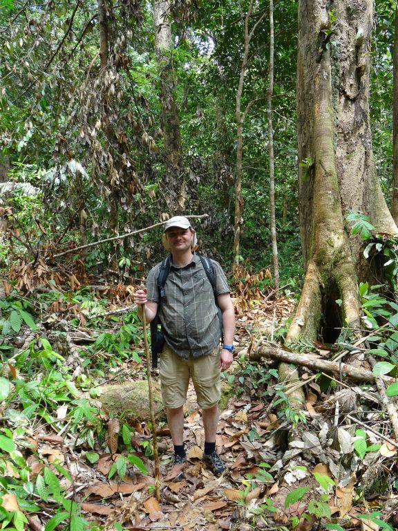 BATANG AI NATIONAL PARK - Carlos tijdens een wandeling in de omgeving van het tweede IBAN longhouse