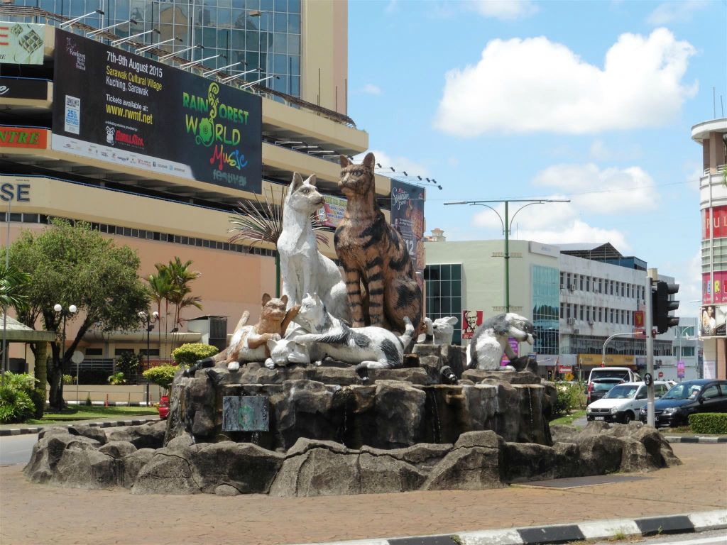 KUCHING - een kattenstandbeeld