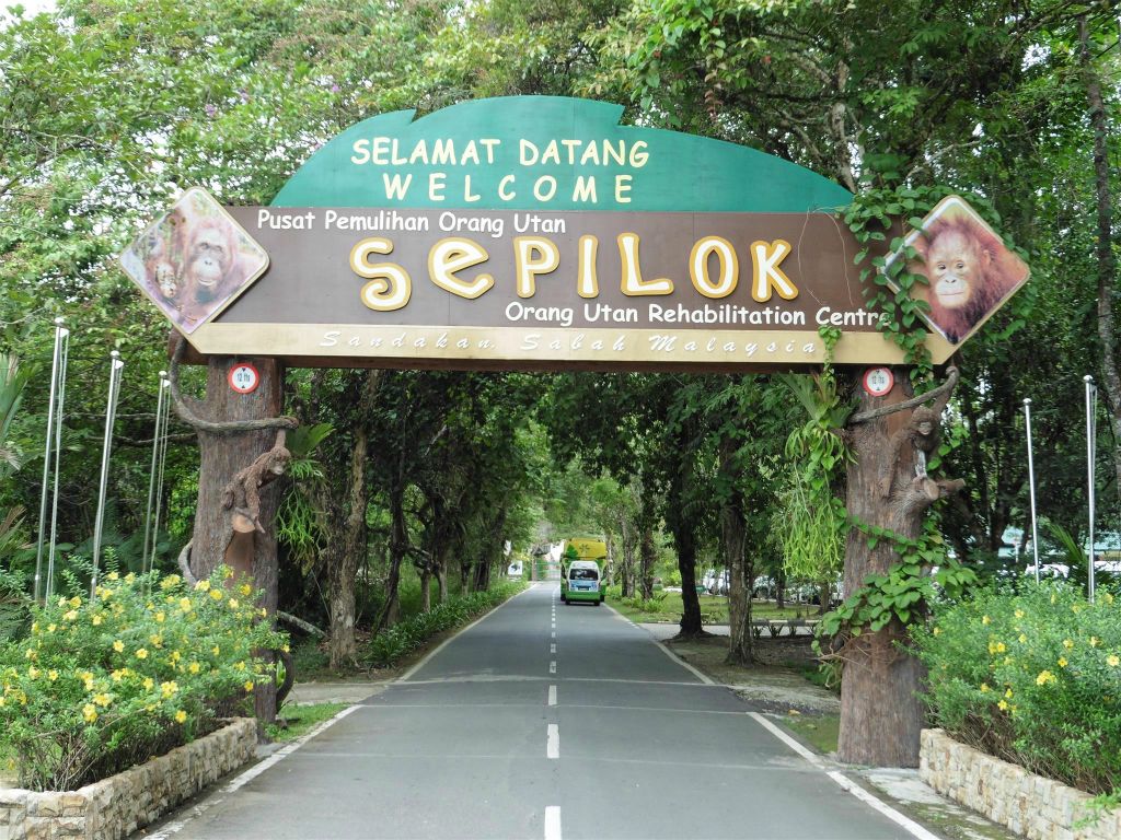 SEPILOK - de toegang naar het Sepilok Orang Utan Rehabilitation Centre, een rehabilitatiecentrum voor orang oetans