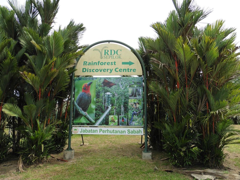 SEPILOK - het toegangsbord van het Rainforest Discovery Centre, een educatiecentrum over de flora en fauna van de regenwouden