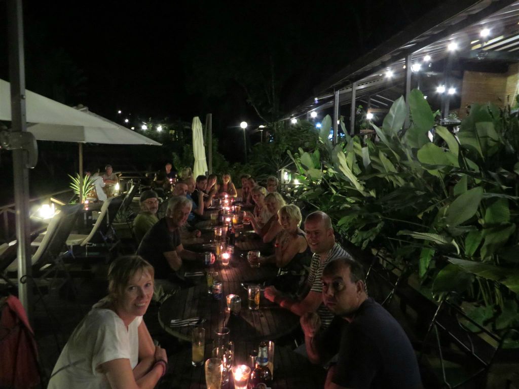 SEPILOK - met de hele groep eten bij het Sepilok Nature Resort