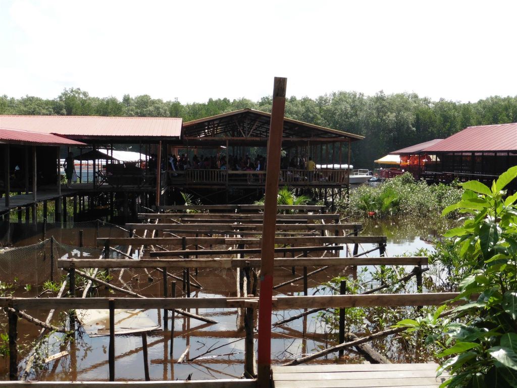 KOTA BELUD - de boot verzamelplek Kampung Kuala Abai Jetty