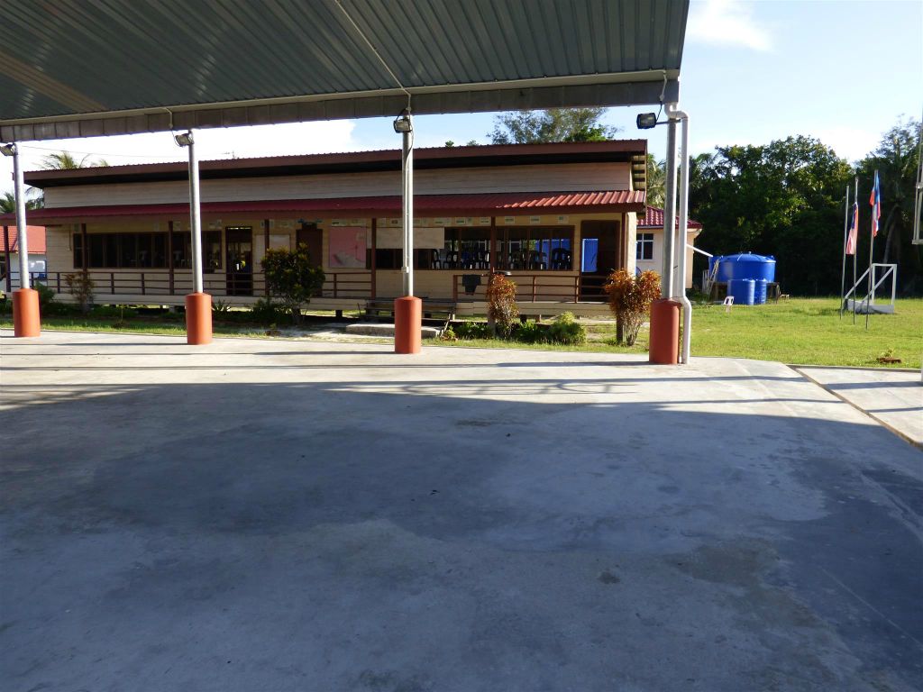 MANTANANI - een schoolgebouw met twee klaslokalen bij de school