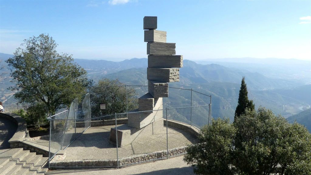 MONTSERRAT - een monument ter ere van de Catalaanse schrijver Ramon Llull (1232-1315)
