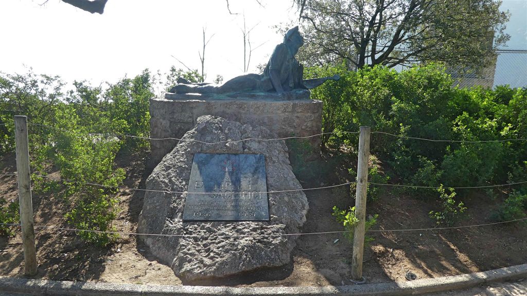 MONTSERRAT - een monument ter ere van de 319 slachtoffers die vielen tijdens de burgeroorlog van 1936-1939