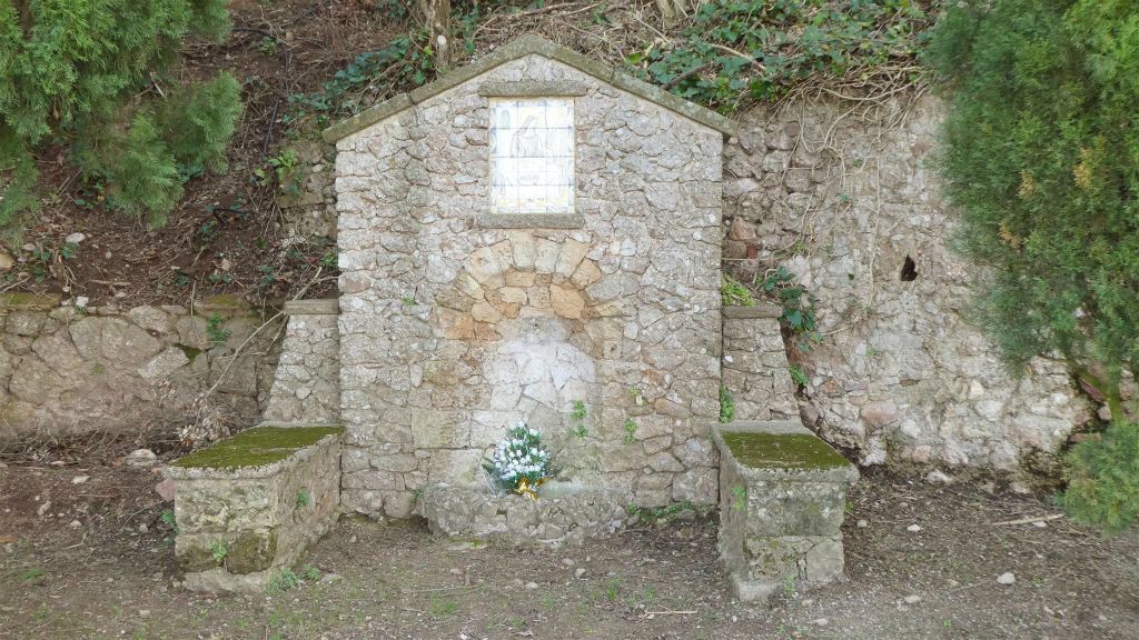 MONTSERRAT - een gedenksteen langs het pad van de Degotalls