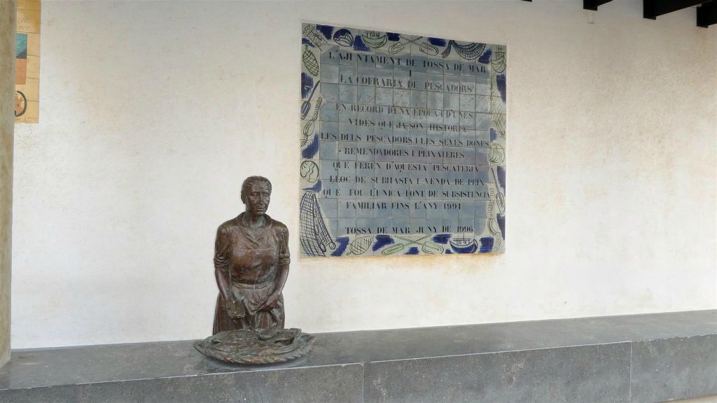 TOSSA DE MAR - een sculptuur van een visboer