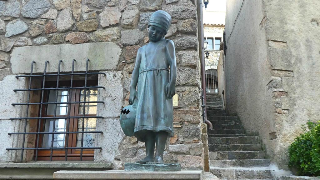 TOSSA DE MAR - een standbeeld