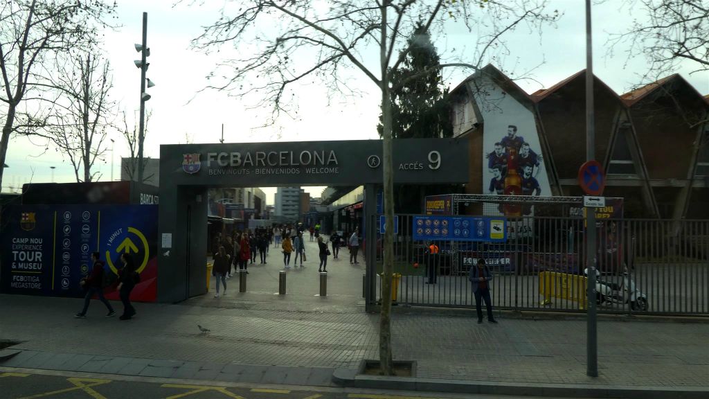 BARCELONA - een ingang van het voetbalstadion van FC Barcelona