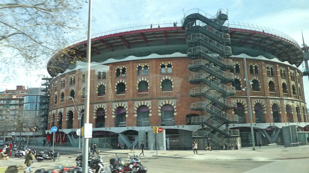 BARCELONA - Les Arenes, een voormalige arena voor stierenvechten