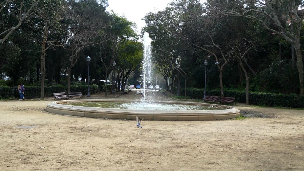 BARCELONA - een fontein bij het openluchtmuseum het Spaanse dorp