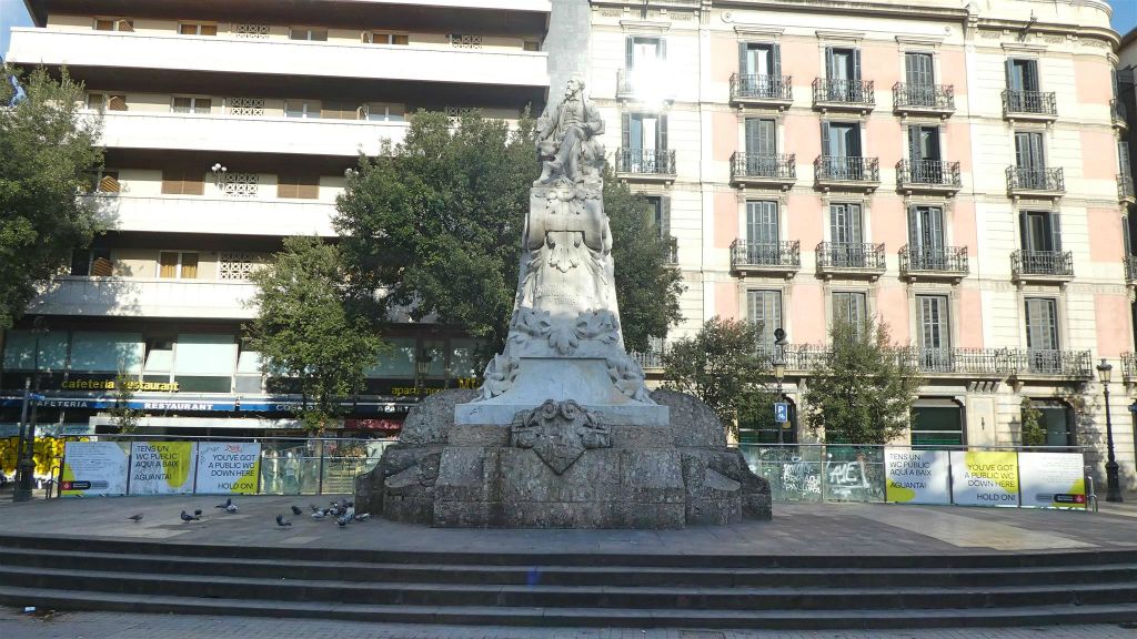 BARCELONA - een monument ter ere van de Catalaanse toneelschrijver Frederic Soler i Hubert (1939-1895)