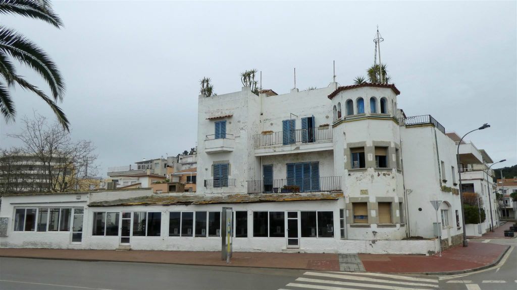 l'ESTARTIT - een verlaten gebouw
