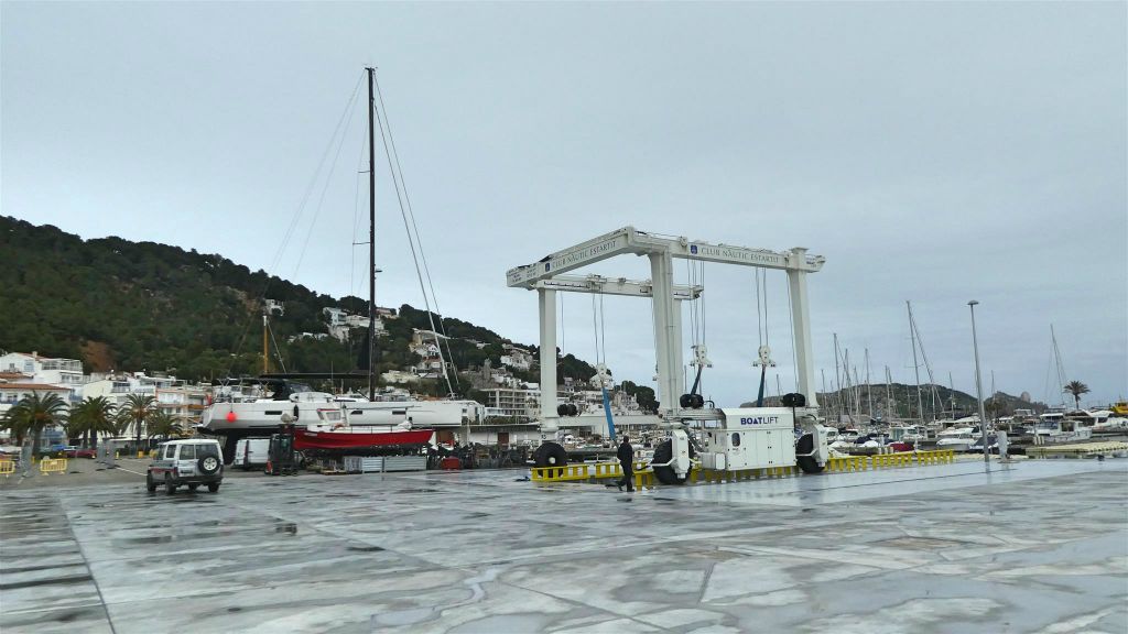 l'ESTARTIT - een bootlift in de haven