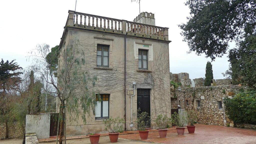 SANT MARTÍ D'EMPÚRIES - een woning aan het plein Plaça Petita