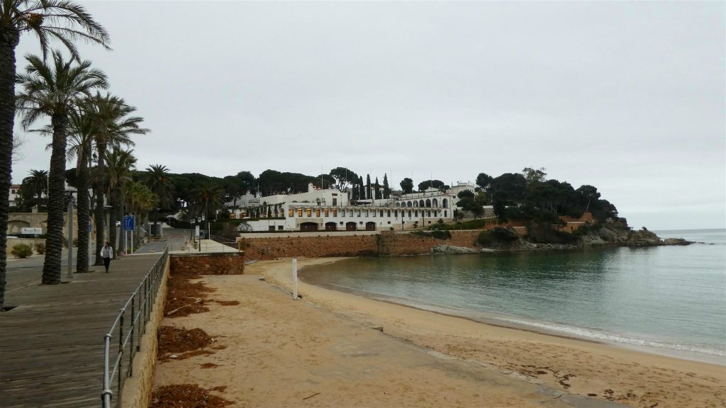 SANT FELIU DE GUÌXOLS - een restaurant en hotel bij het strand