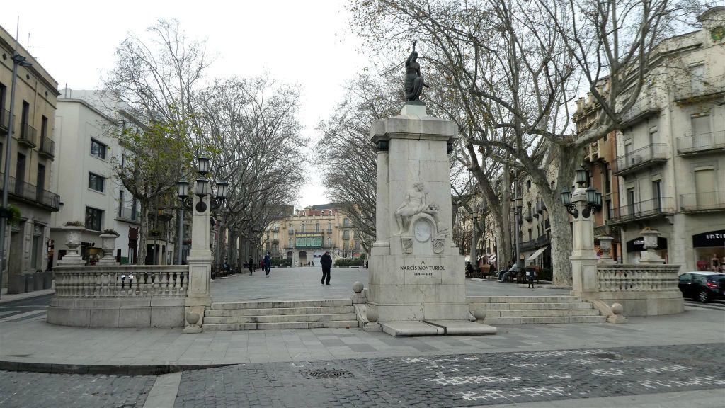 FIGUERAS - het plein Plaça de la Palmera
